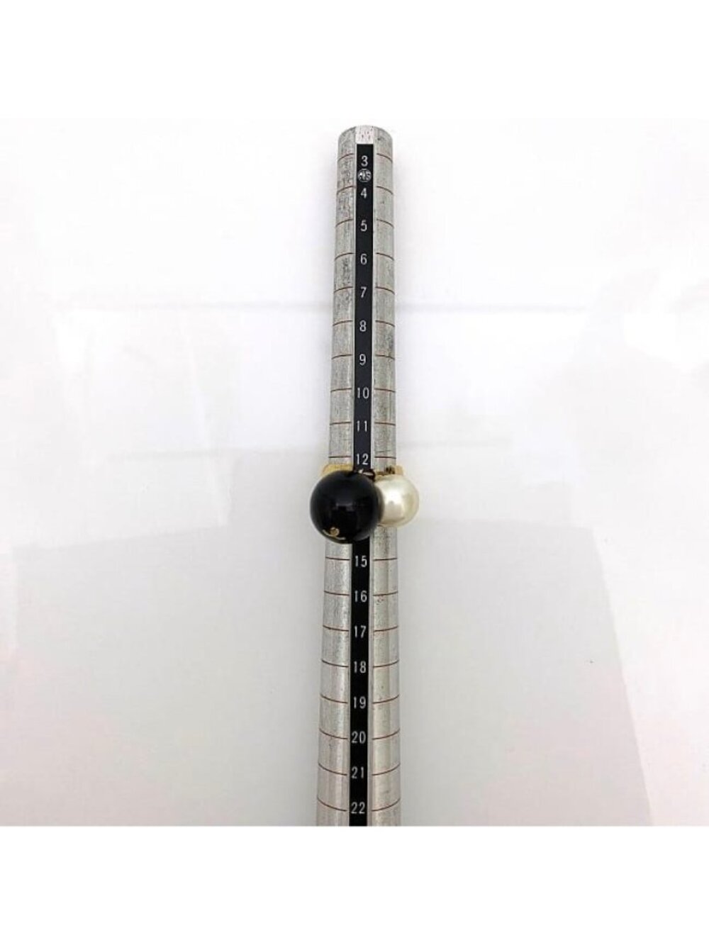 Chanel Pearl Ring Gold White Black - Picture 8 of 11